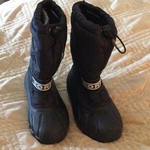 Boy’s snow boots, size 3